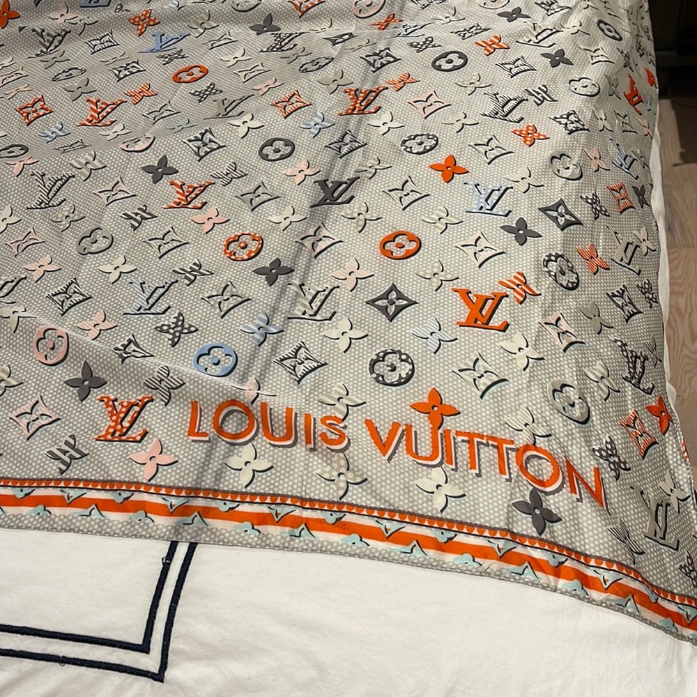 AUTHENTIC LOUIS VUITTON SCARF